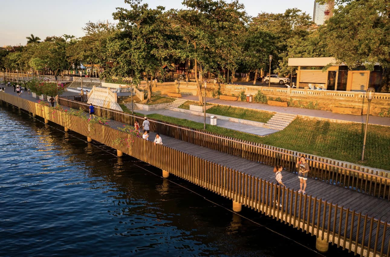 Cầu đi bộ gỗ lim